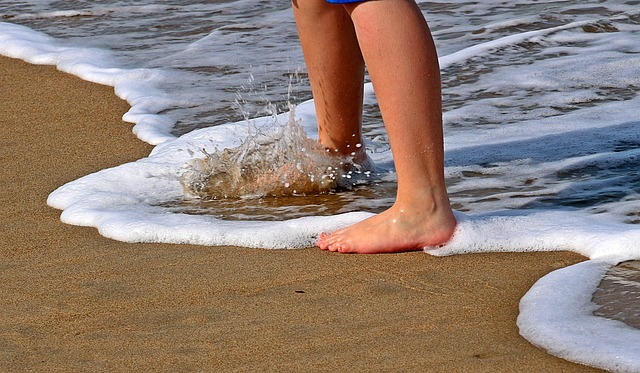 feet 1599884 640